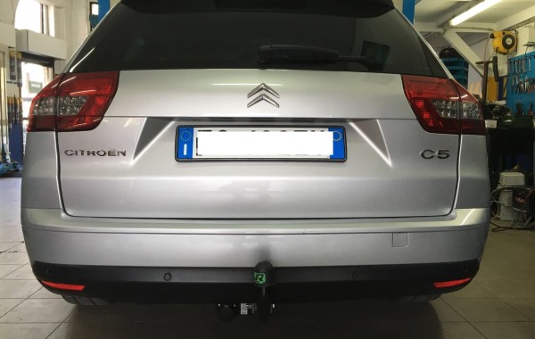 Gancio traino fisso Umbra montato su Citroen C5