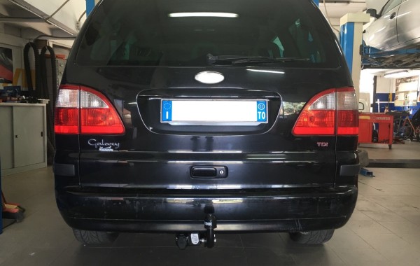 Gancio traino fisso Brink Ellebi montato su Ford Galaxy