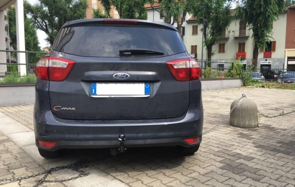 Gancio traino Fisso Brink Ellebi montato su Ford C Max