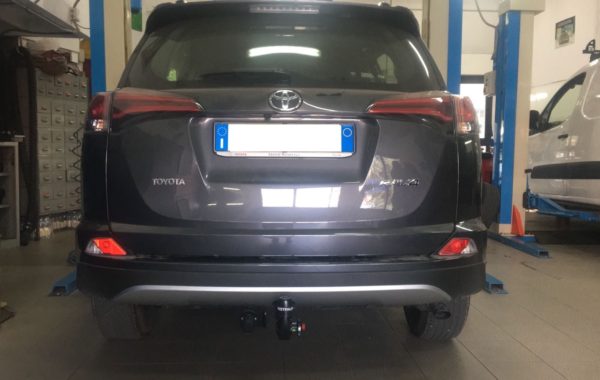 Gancio traino estraibile Westfalia installato su RAV 4