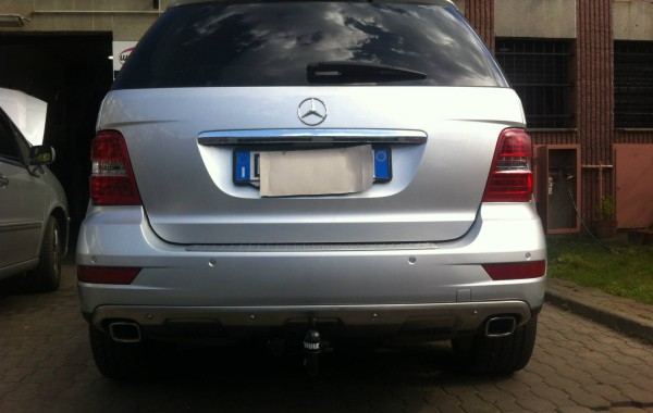 Gancio traino estraibile Ellebi montato su Mercedes ML